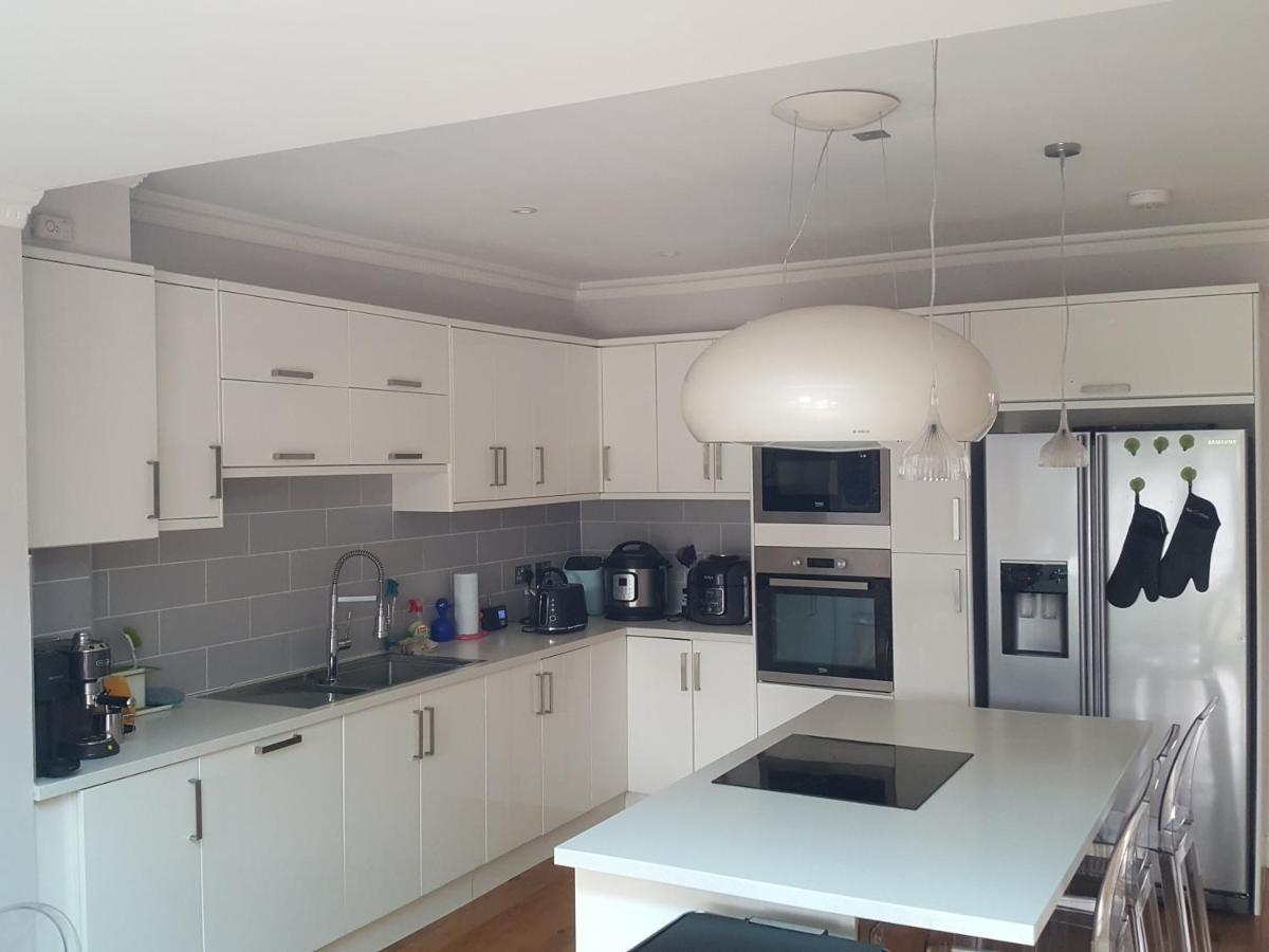 Family Home With Easy Commute To London! London Borough of London Borough of Croydon Exteriör bild